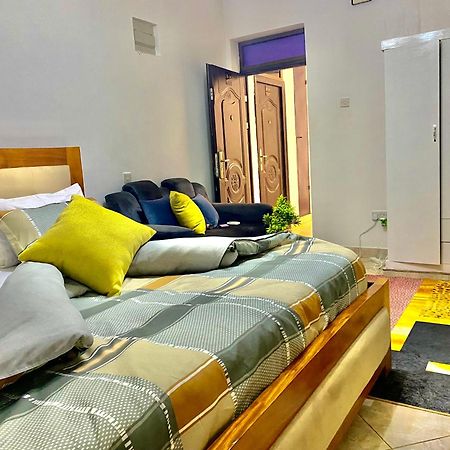 Crystal Apartments Entebbe Uganda Next To Un Base Екстериор снимка