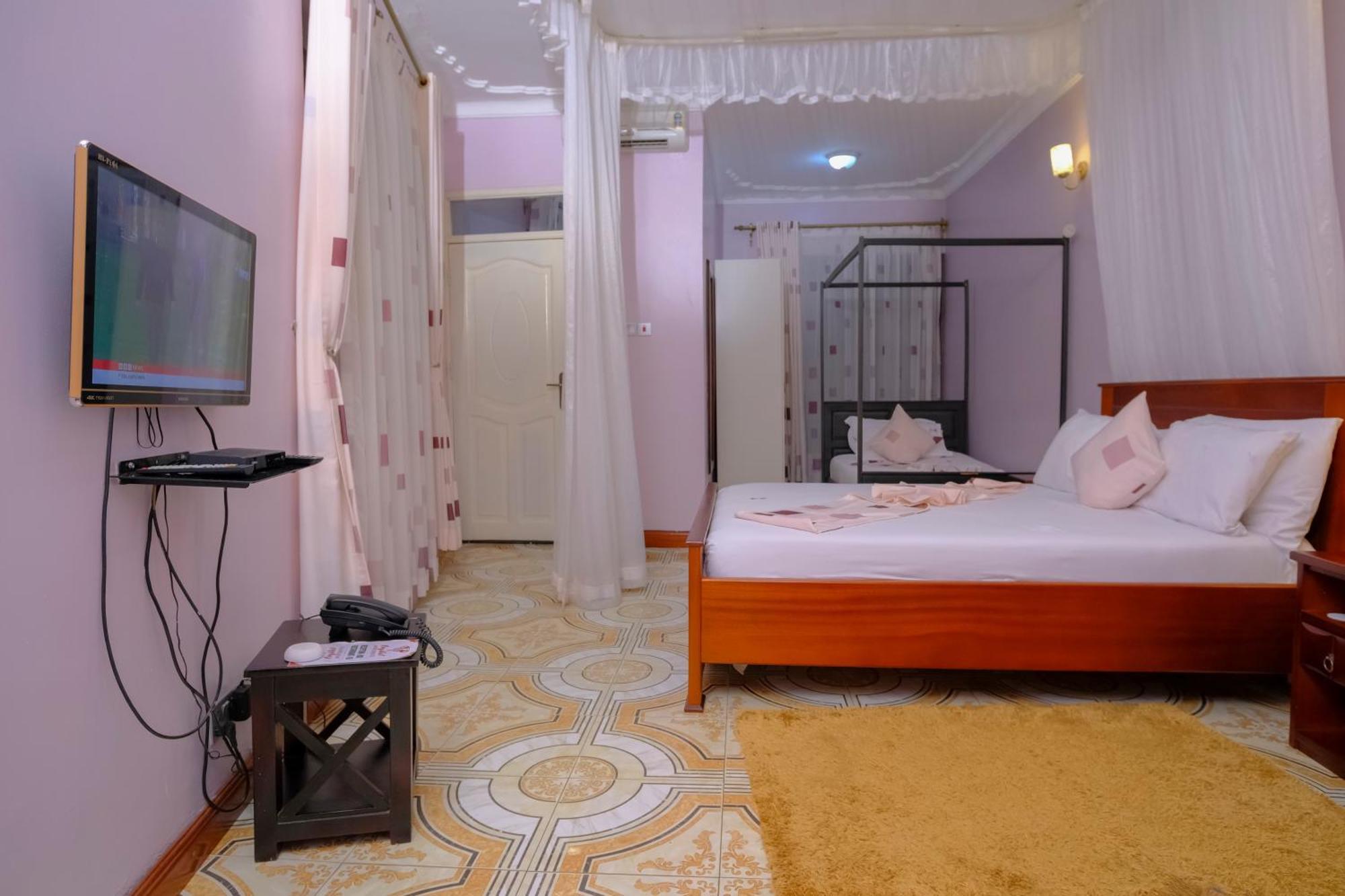 Crystal Apartments Entebbe Uganda Next To Un Base Екстериор снимка