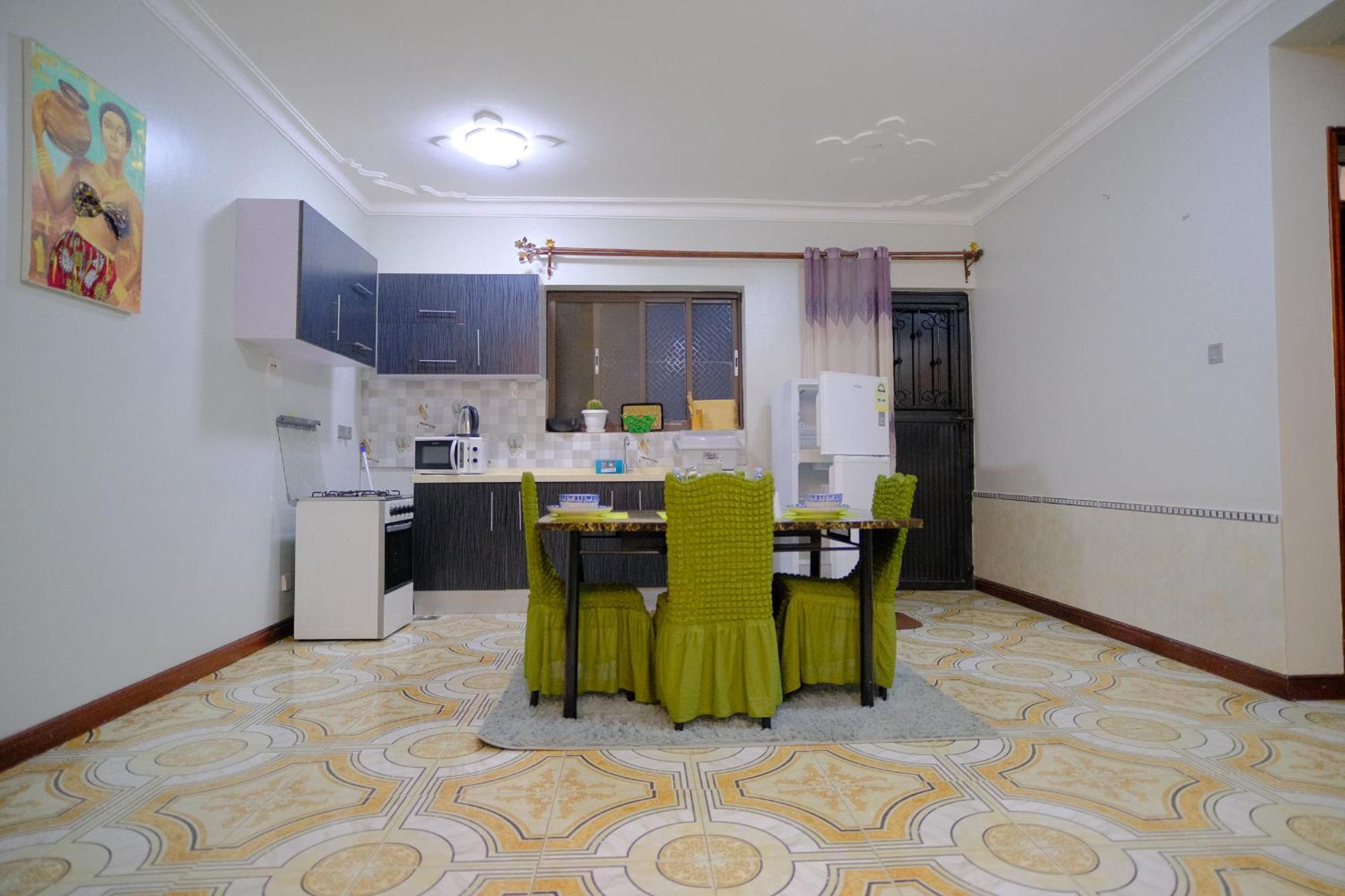 Crystal Apartments Entebbe Uganda Next To Un Base Екстериор снимка